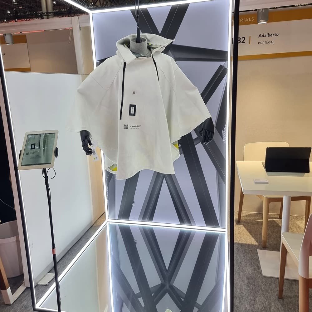 Poncho I22OLED image 3